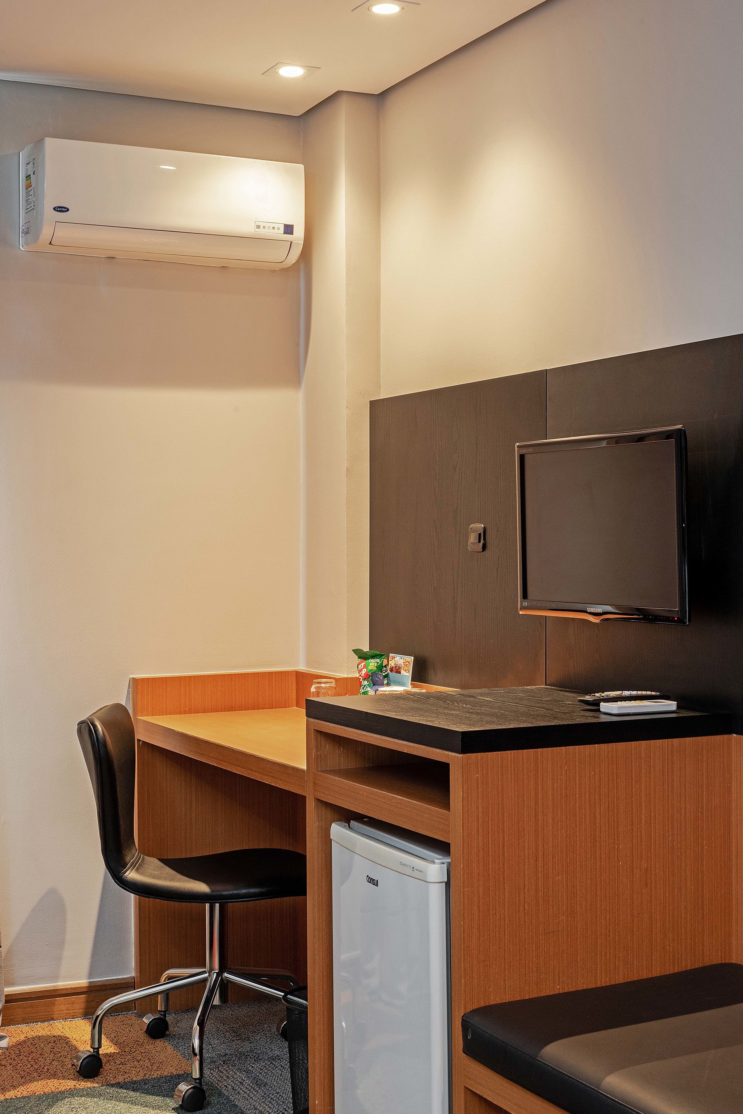 deluxe double room | 1 bedroom, minibar, in-room safe, desk