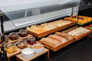 Desayuno buffet incluido todos los días 