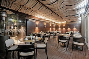 Breakfast, lunch and dinner served - Full Jazz by Slaviero Hotéis (Curitiba)