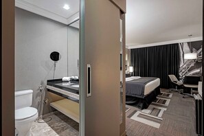 Superior Room | Bathroom | Shower, hair dryer, towels