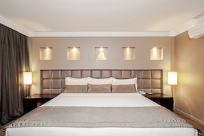 Deluxe Double Room, 1 Double Bed | 1 bedroom, minibar, in-room safe, laptop workspace