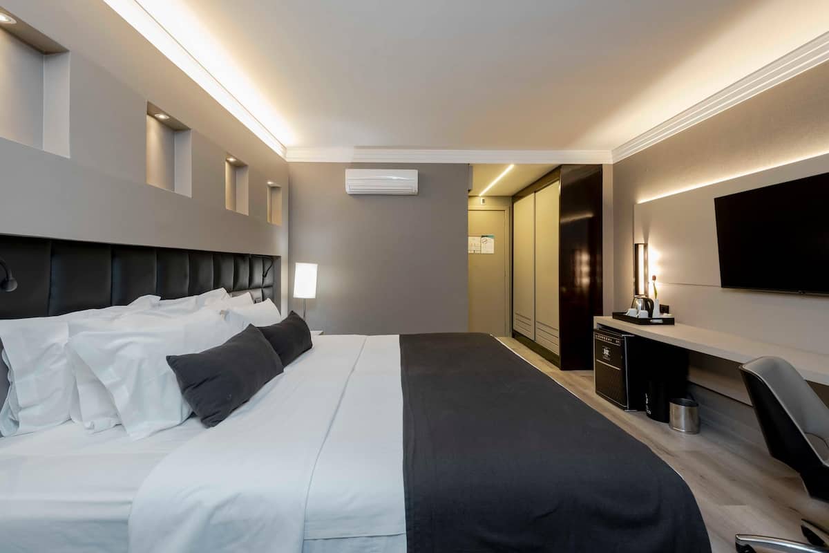 Minibar, caja fuerte, espacio para trabajar con un portátil