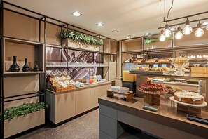 Free daily buffet breakfast - Full Jazz by Slaviero Hotéis (Curitiba)