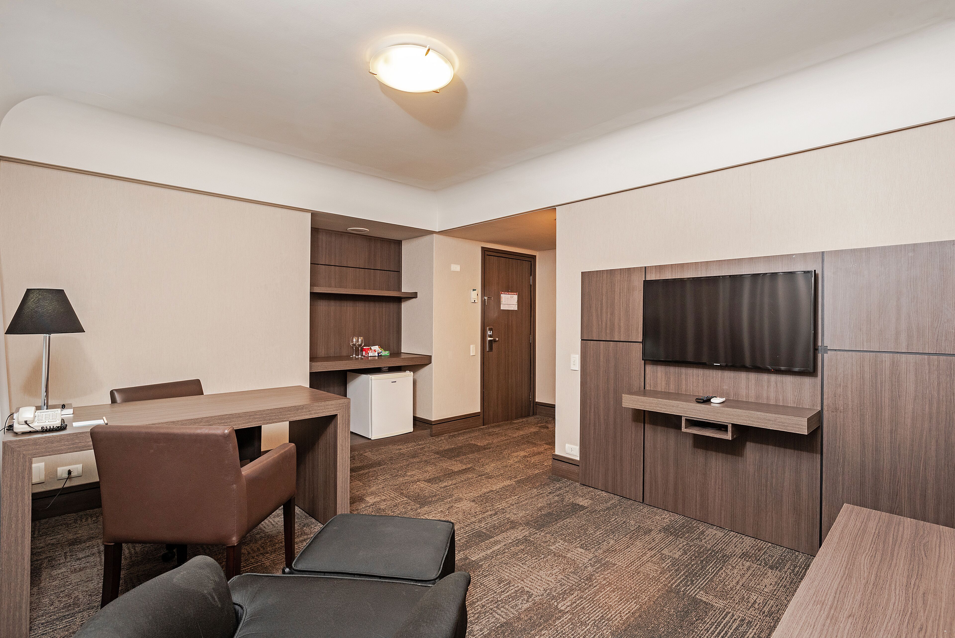 premium room | minibar, in-room safe, desk, free wifi