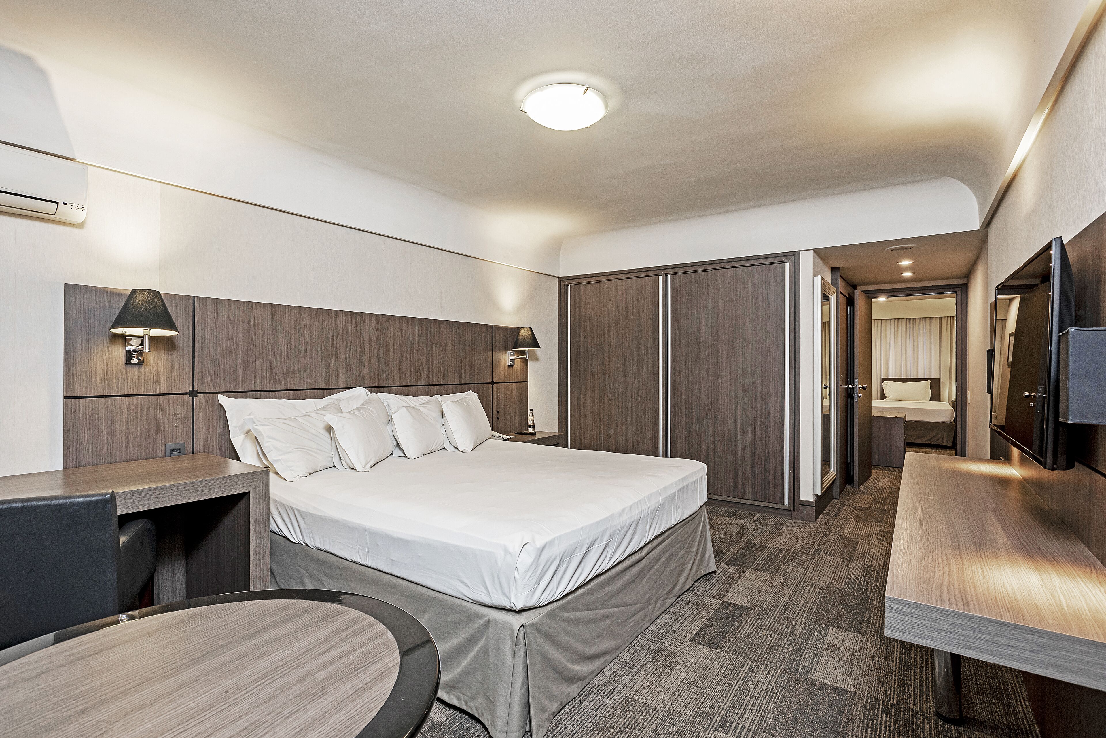 family quadruple room | minibar, in-room safe, desk, free wifi