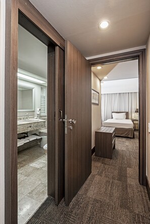 Family Quadruple Room | Minibar, in-room safe, desk, free WiFi