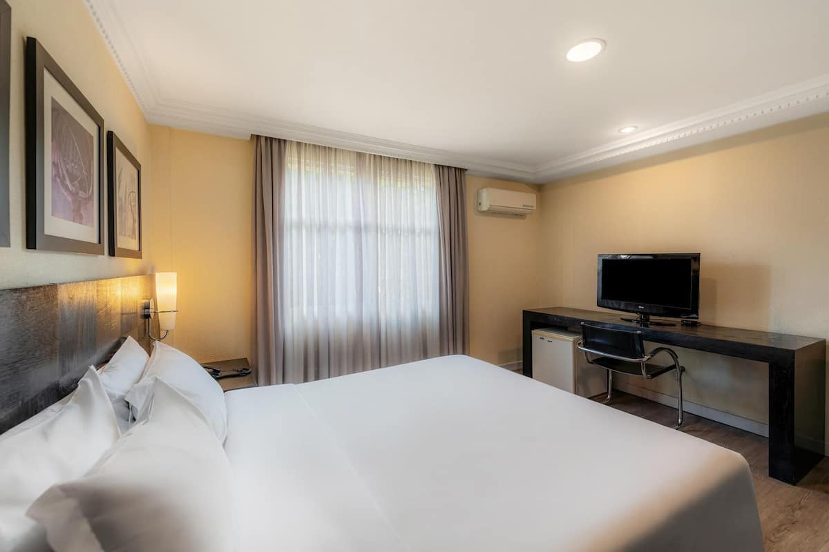 Premium bedding, minibar, in-room safe, blackout drapes