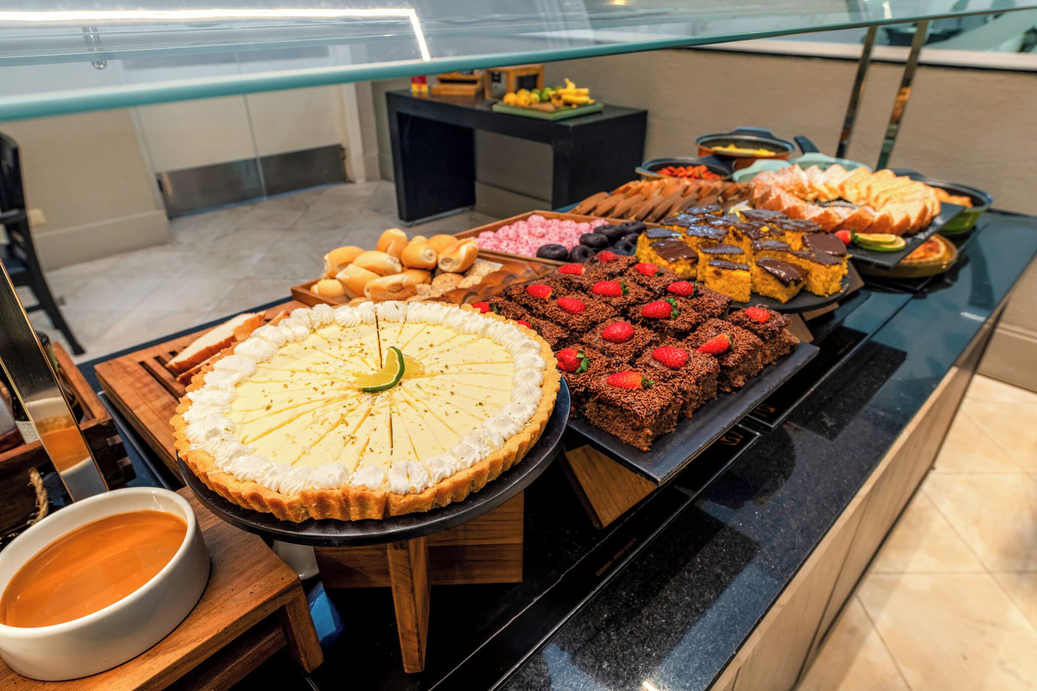Café da manhã com buffet grátis todos os dias