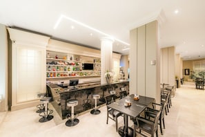 Bar (in der Unterkunft)