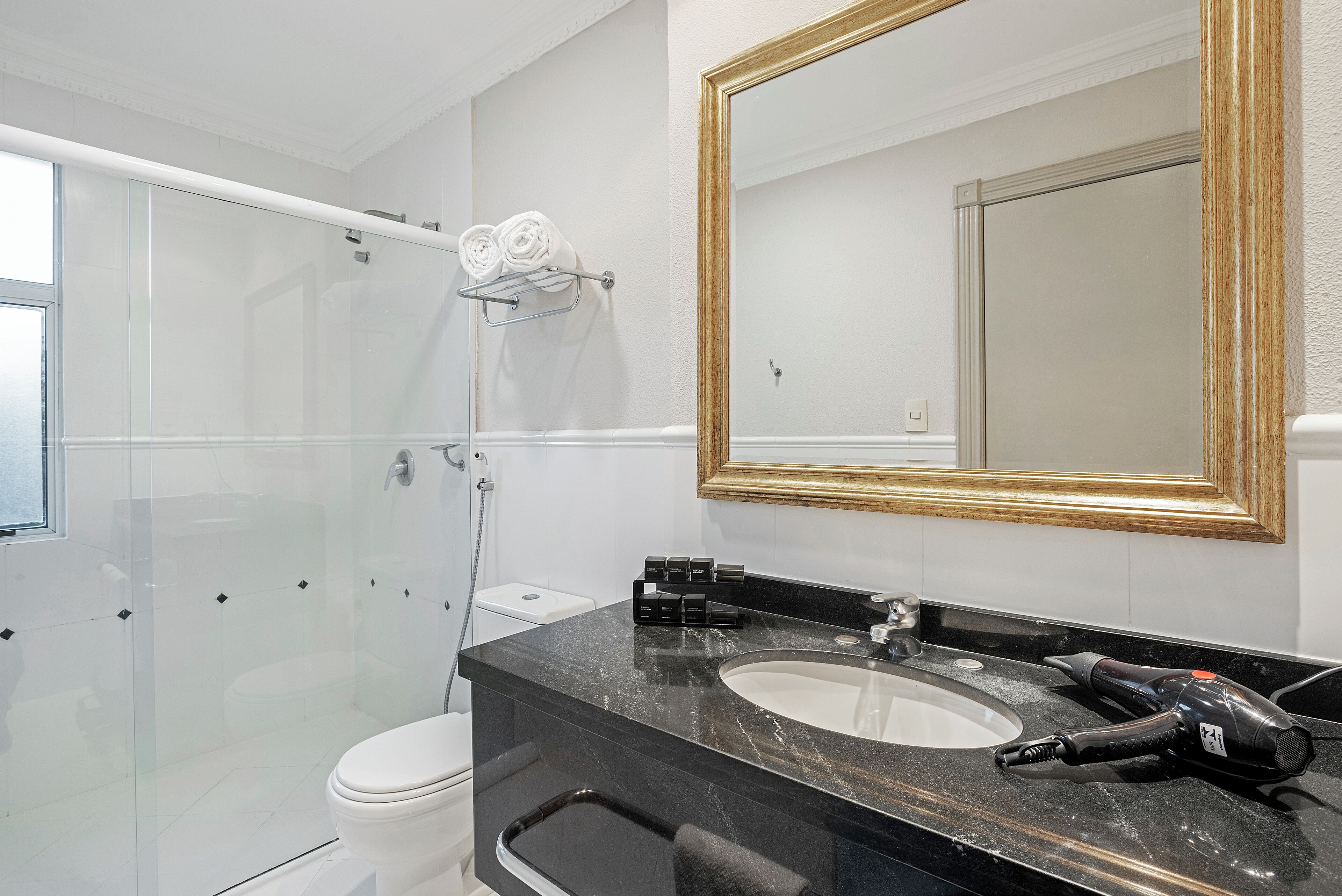 deluxe twin room | bathroom | free toiletries, hair dryer, towels, soap