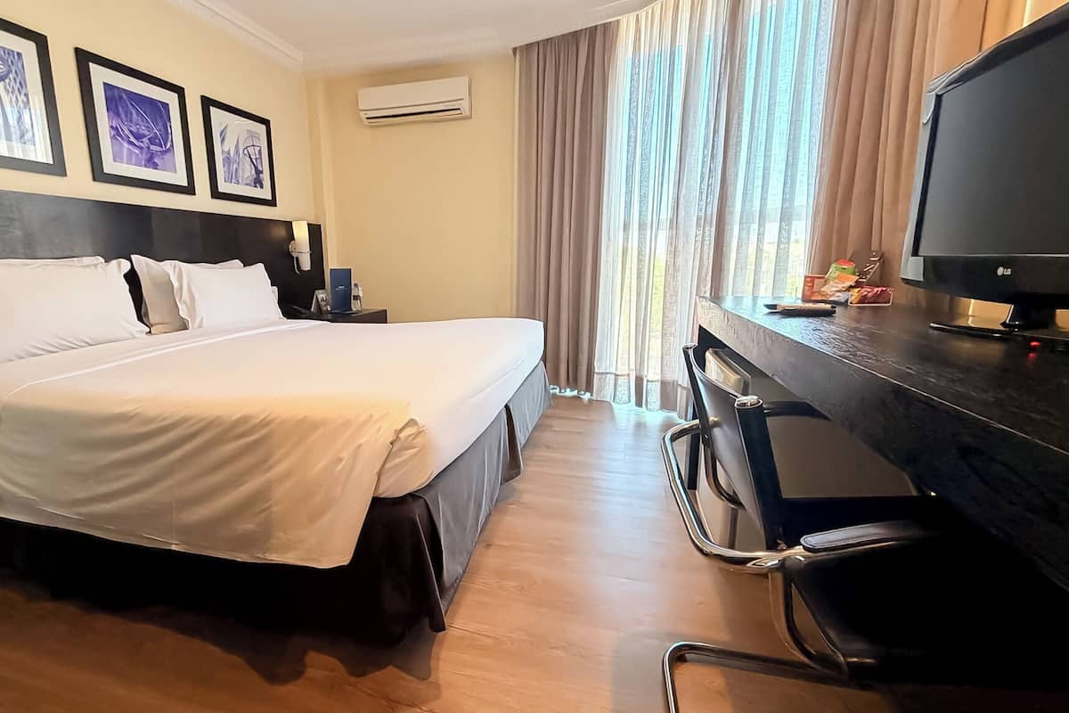 Classic Double Room | Premium bedding, minibar, in-room safe, blackout drapes