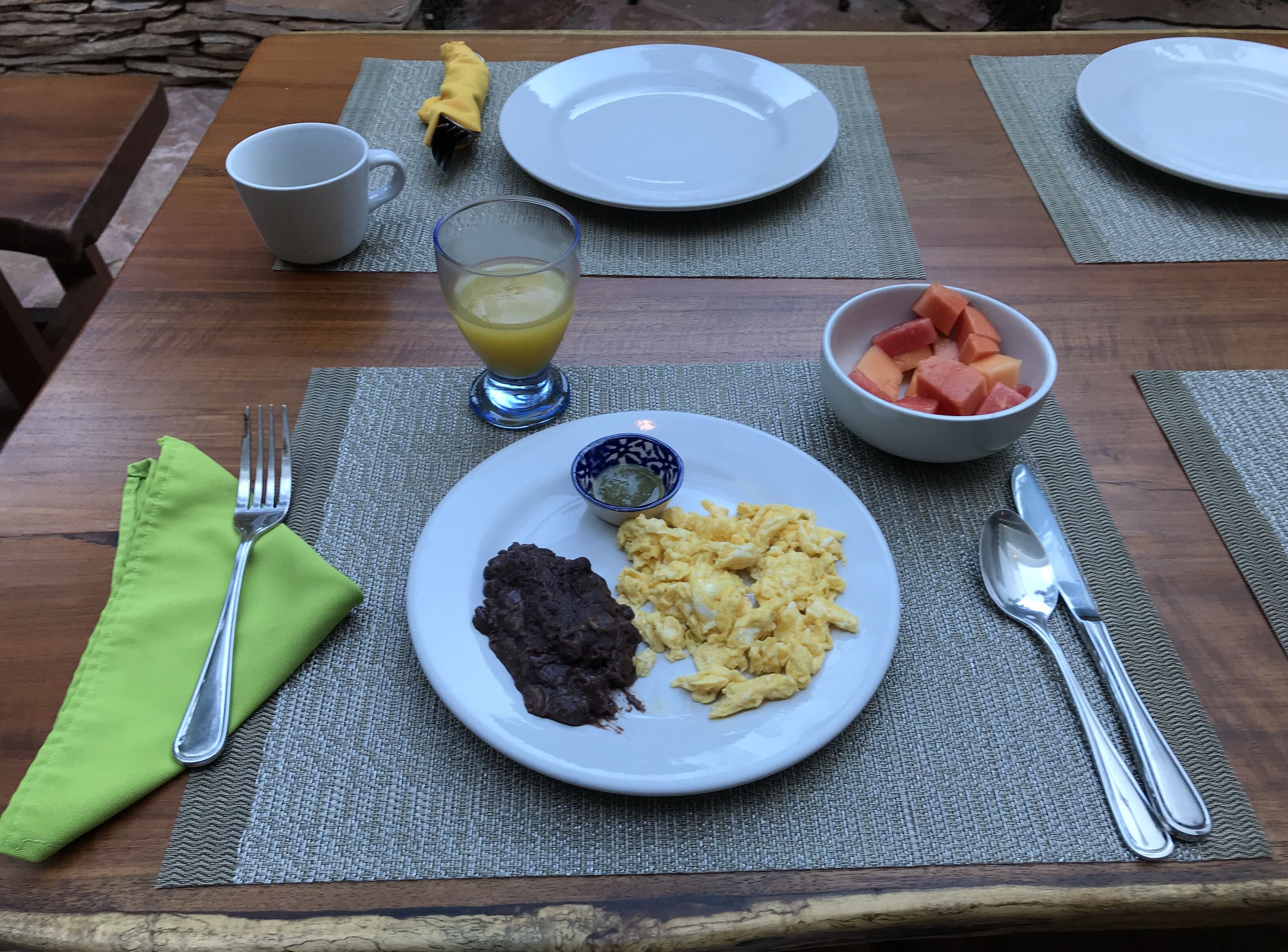 daily cooked-to-order breakfast (mxn 100 per person)