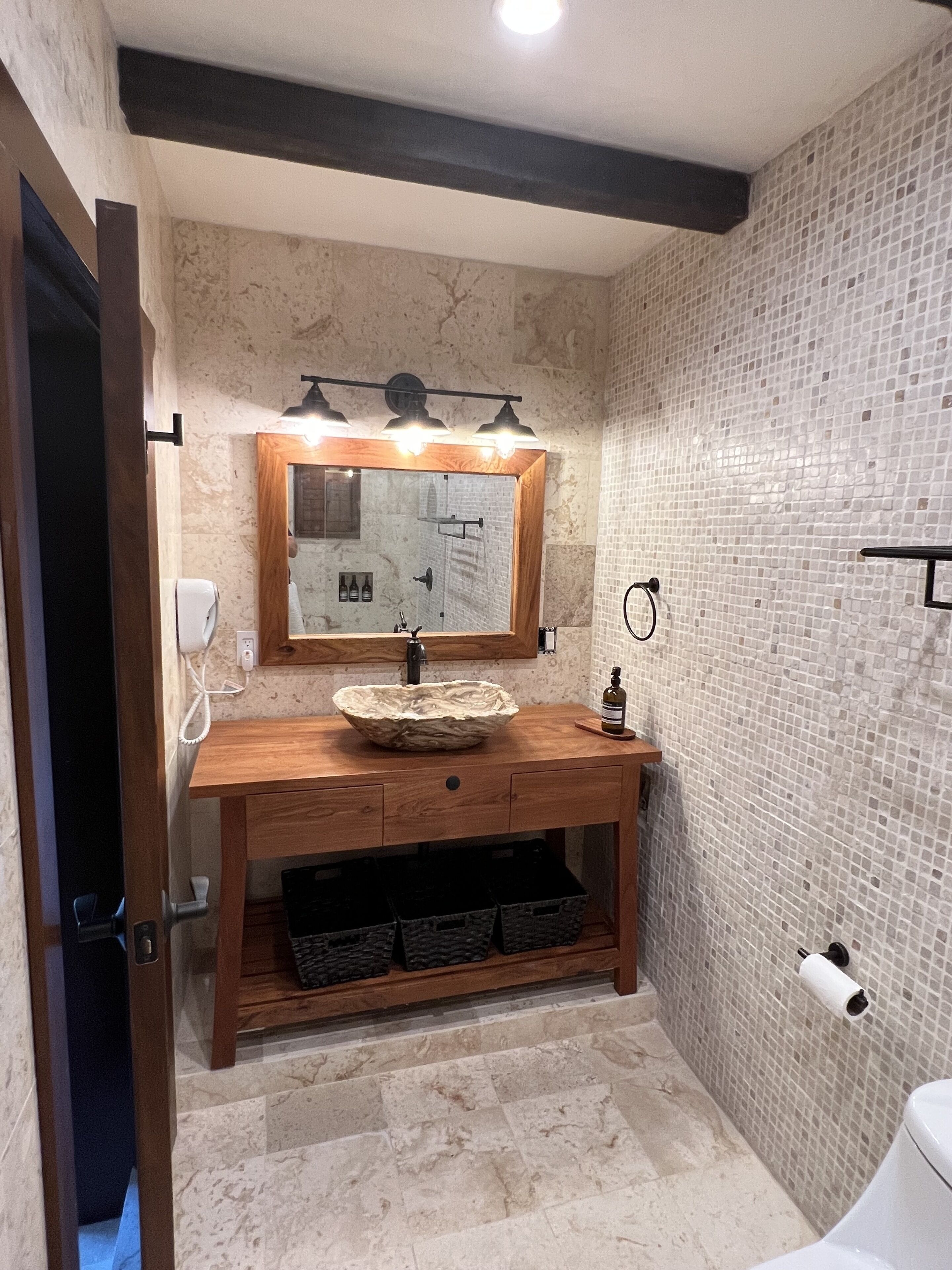 comfort room, 1 king bed, balcony | bathroom | shower, rainfall showerhead, free toiletries, hair dryer