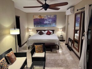 Habitación Confort, 1 cama de matrimonio grande, balcón | Ropa de cama de alta calidad, colchones con acolchado adicional, minibar