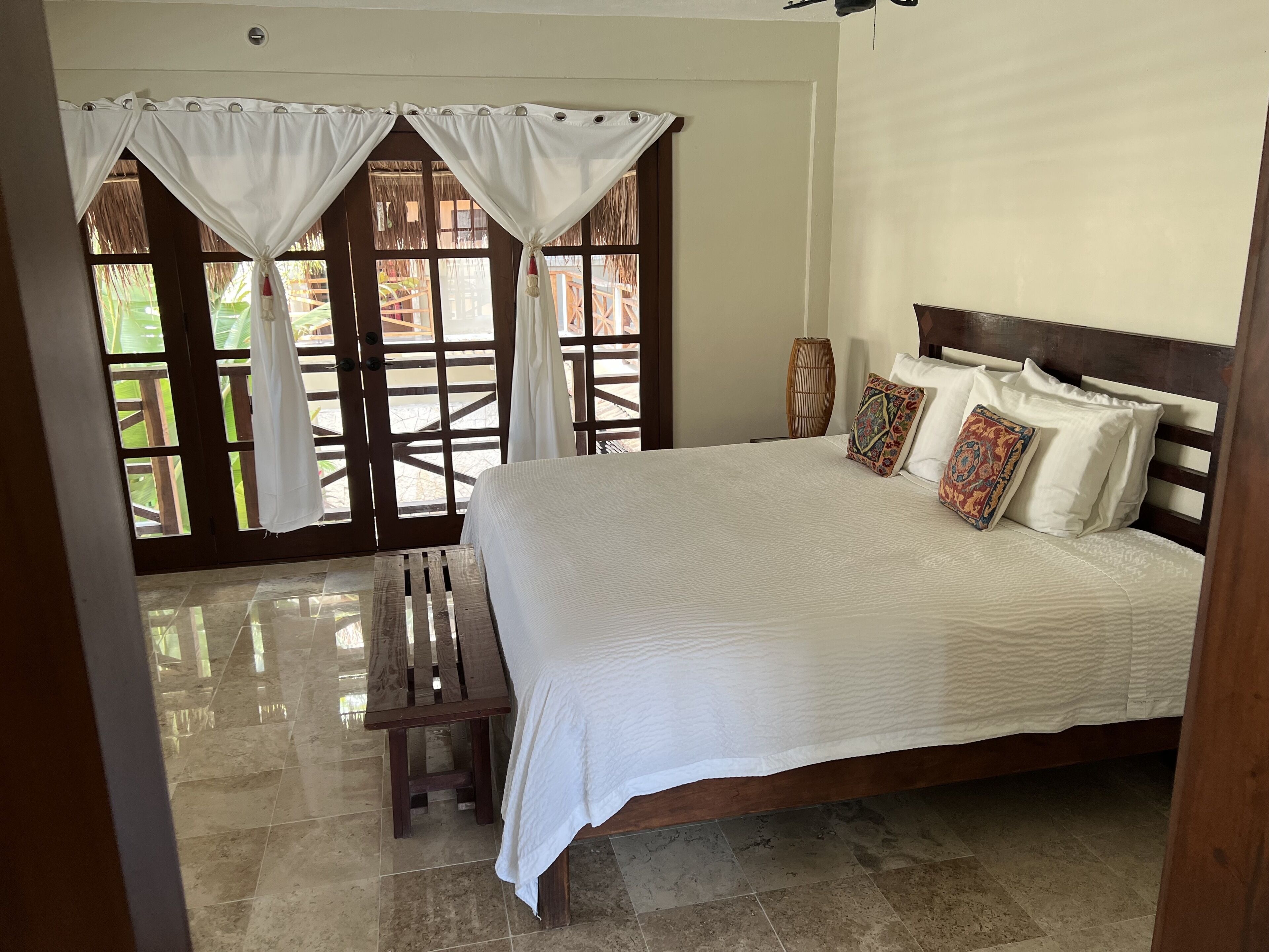 deluxe suite, 1 king bed, balcony | 1 bedroom, premium bedding, pillow-top beds, minibar