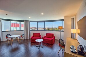 Executive Room, 1 King Bed, City View (Deluxe) | Minibar, in-room safe, desk, laptop workspace - Hotel Civis Luz Castellón (Castelló de la Plana)