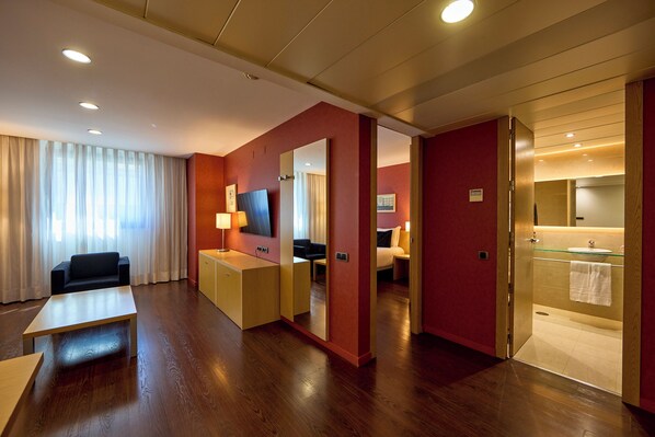 1 makuuhuone, minibaari, tallelokero huoneessa, työpöytä