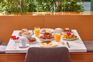 Desayuno buffet todos los días (con cargo) 