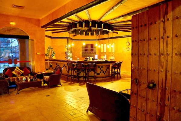 3 bars/lounges, poolside bar