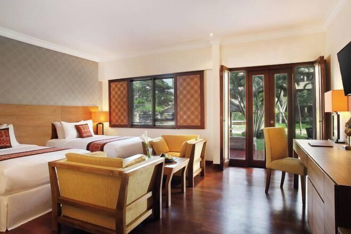 In-room safe, blackout curtains, free WiFi, bed sheets