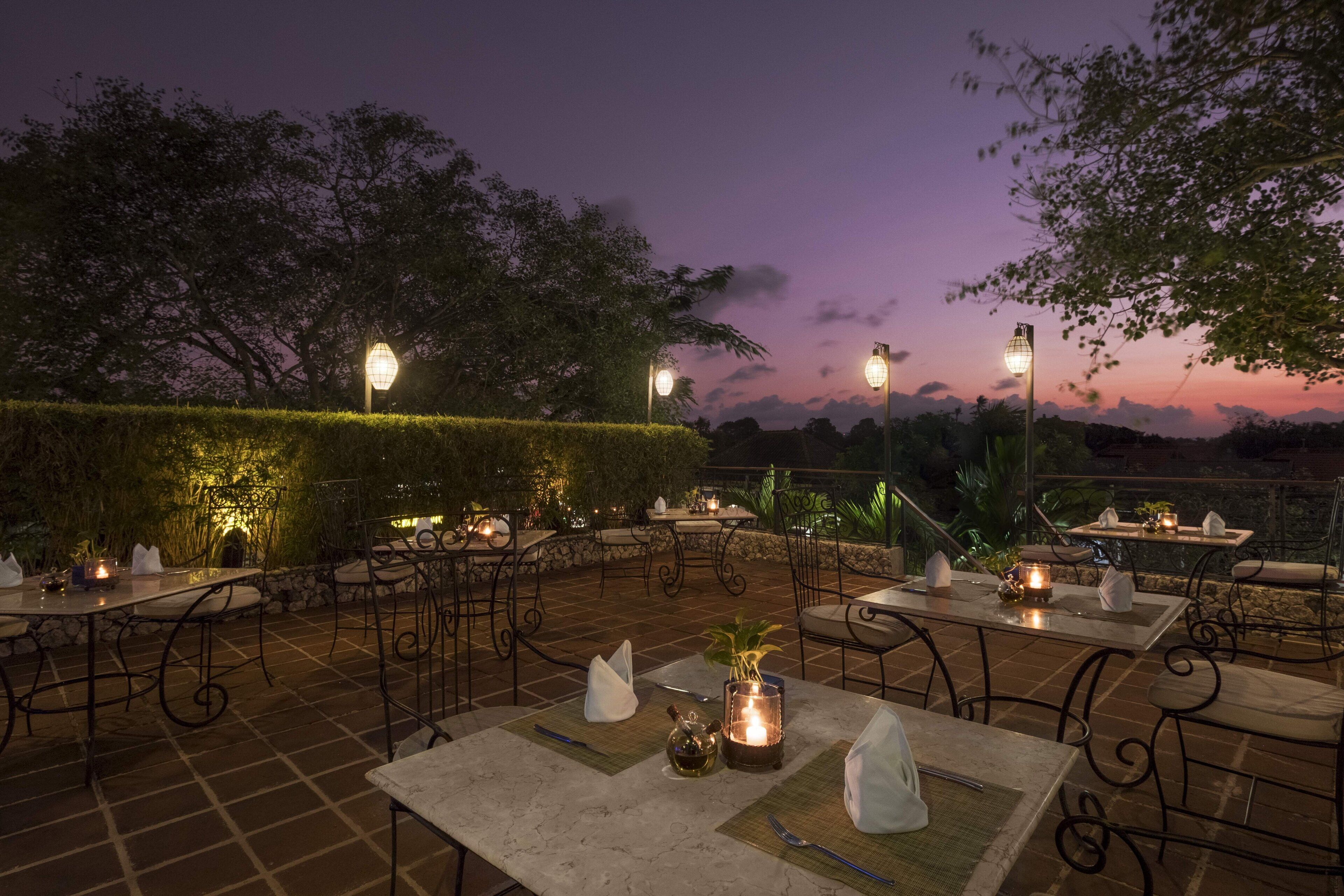 4 restaurants, breakfast, lunch, dinner served; american cuisine