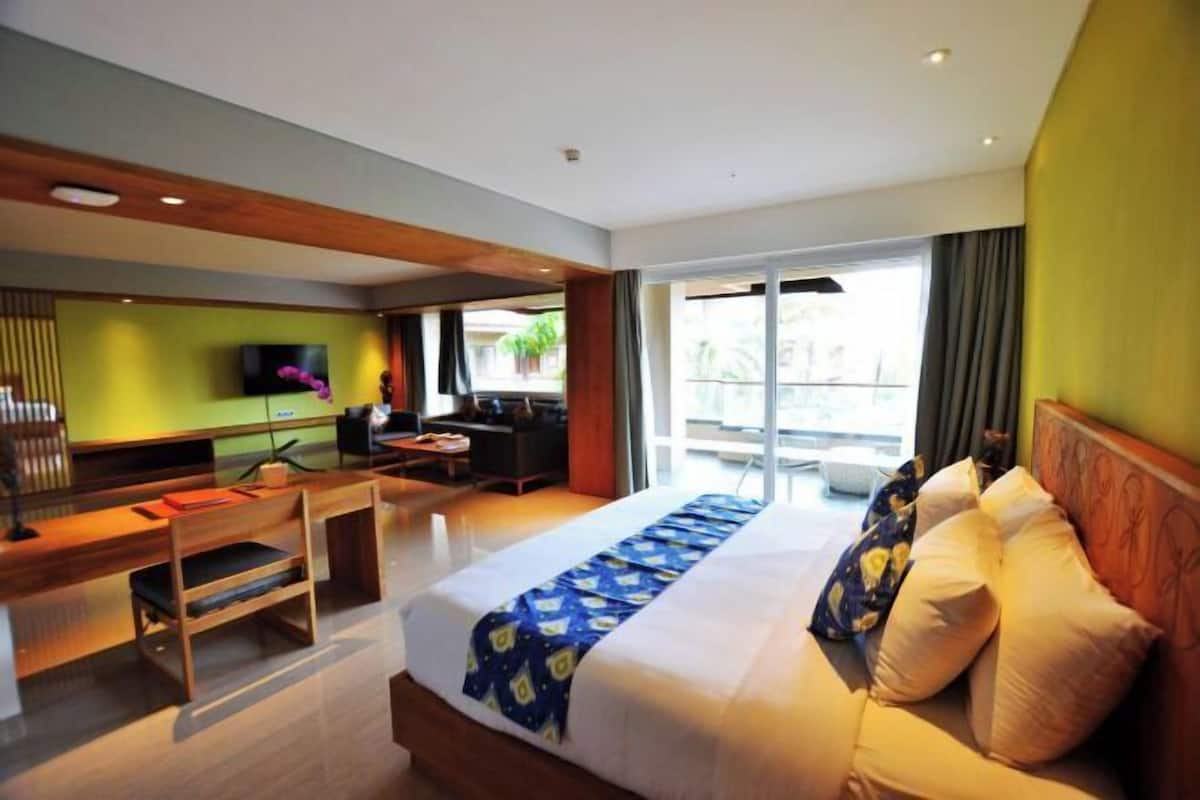 In-room safe, blackout curtains, free WiFi, bed sheets
