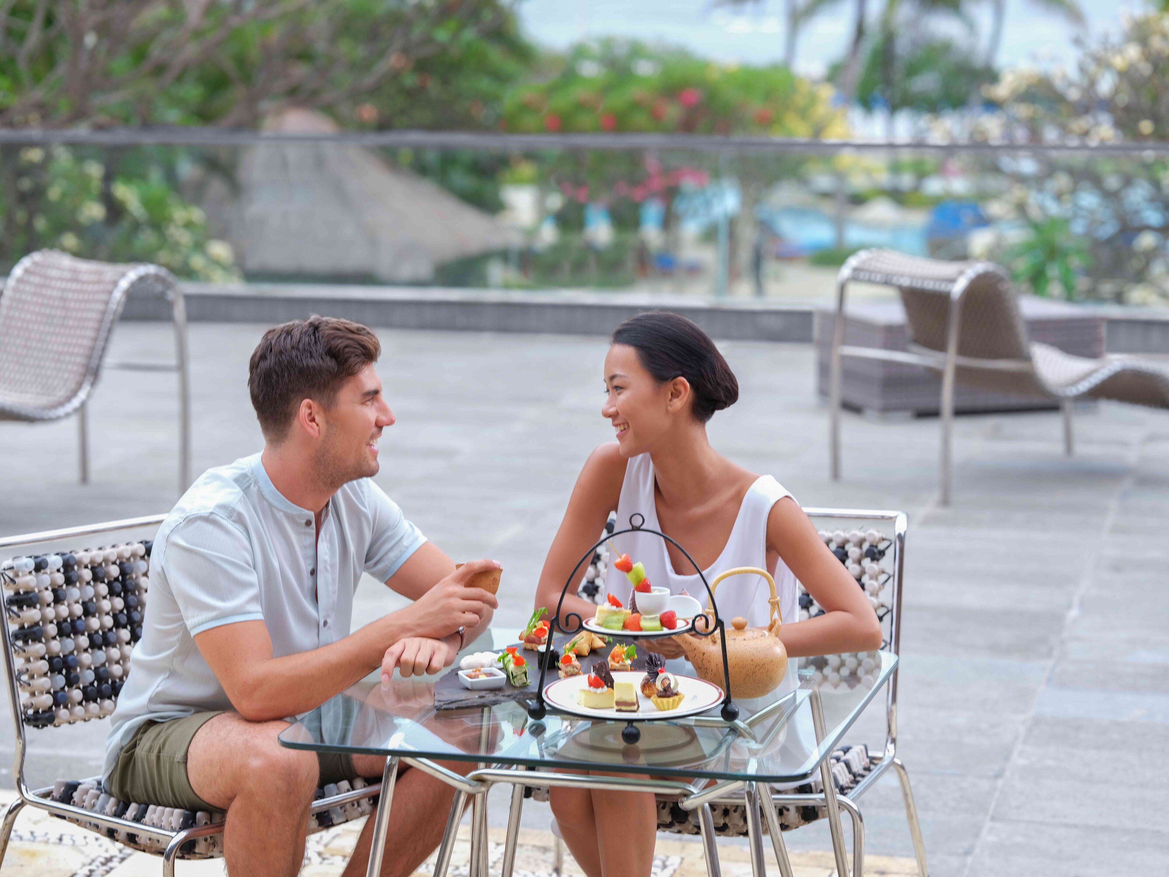 2 bares/lounges, bar molhado, bar ao lado da piscina