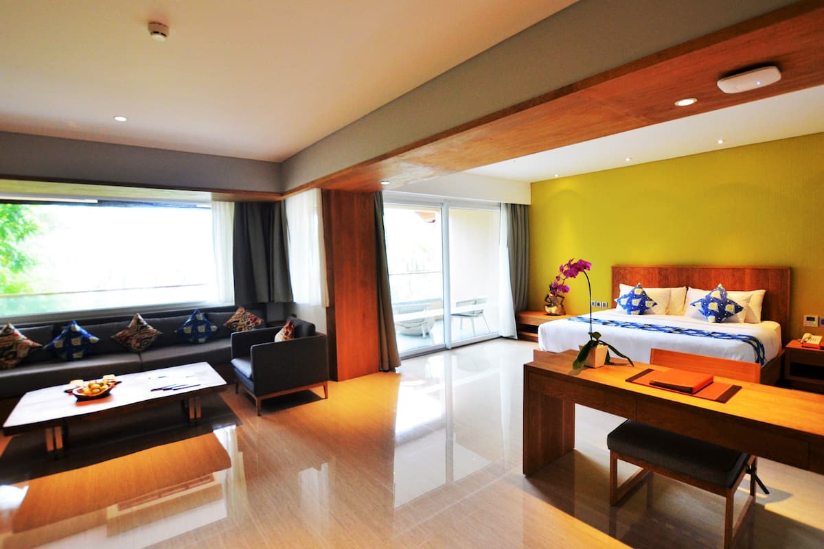 In-room safe, blackout curtains, free WiFi, bed sheets