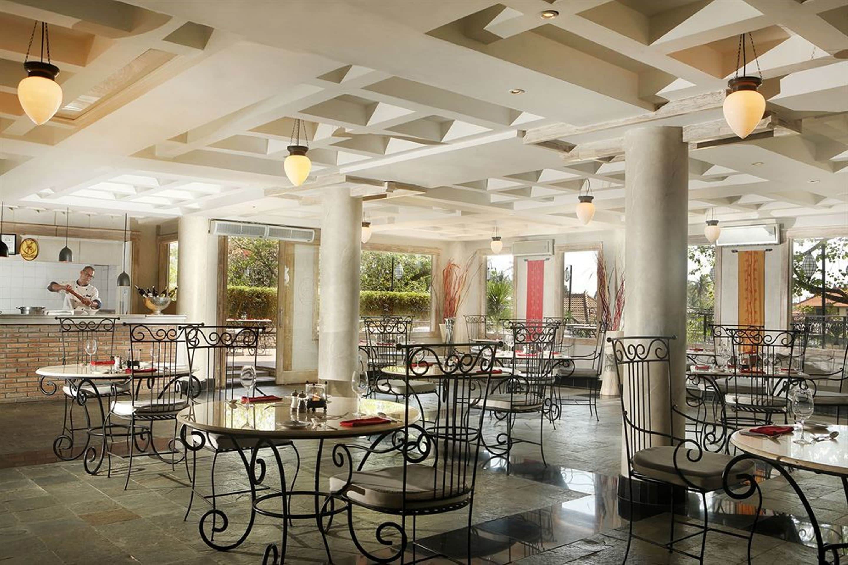 4 restaurants, breakfast, lunch, dinner served; american cuisine