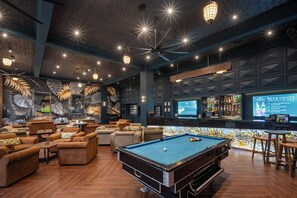 2 bars, bar en bord de piscine