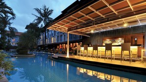 Bar tepi kolam renang