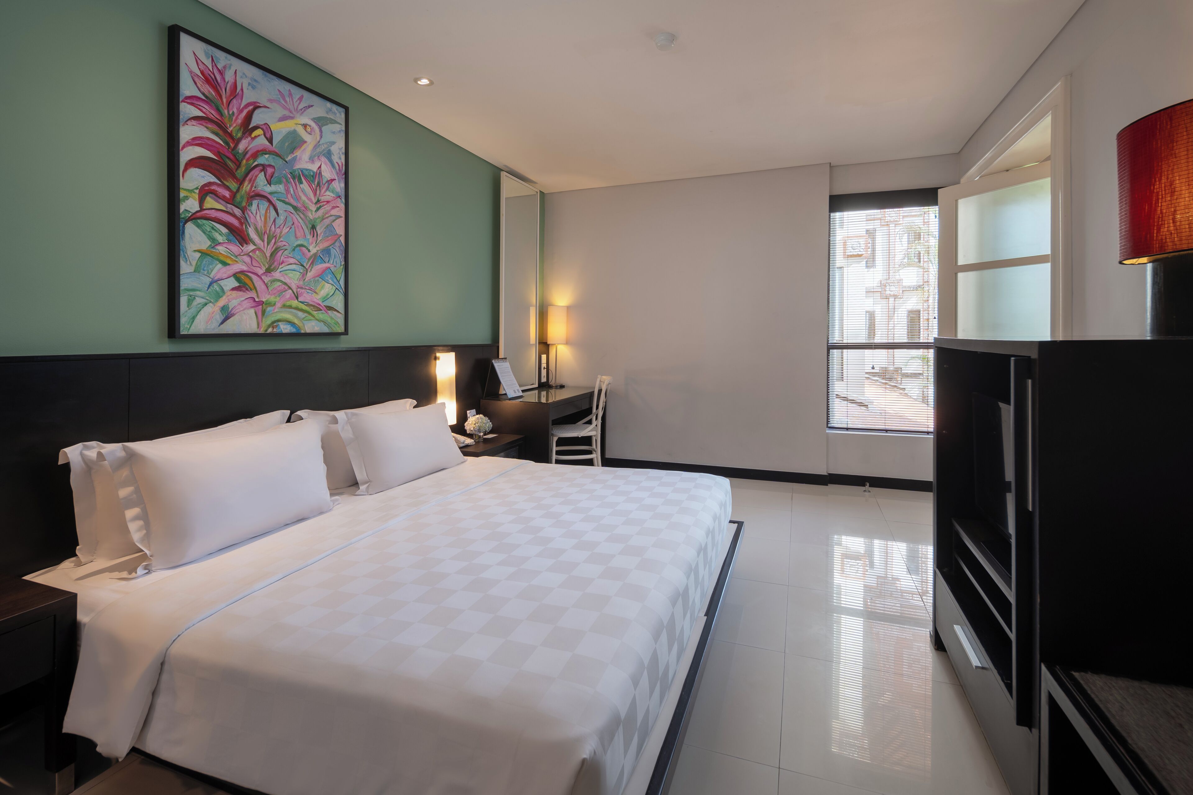 Suite Room | Minibar, in-room safe, desk, free WiFi