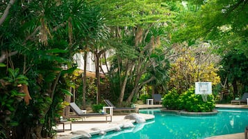 Outdoor pool, sun loungers