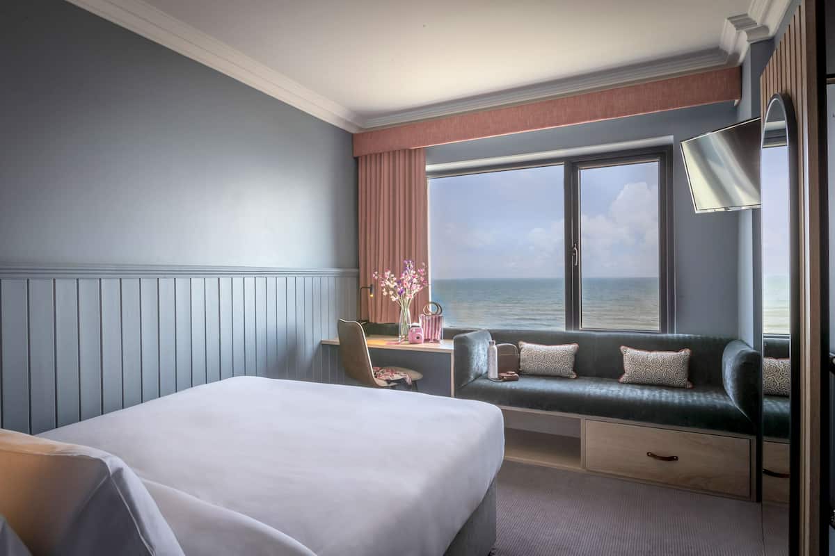Premium bedding, desk, blackout curtains, soundproofing