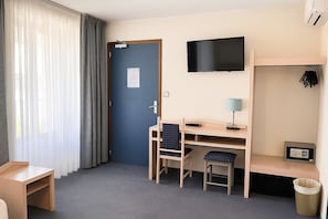 Chambre Confort avec lits jumeaux | Lavabo de la salle de bain