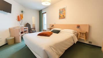 Superior tweepersoonskamer | Een kluis op de kamer, een bureau, geluiddichte muren