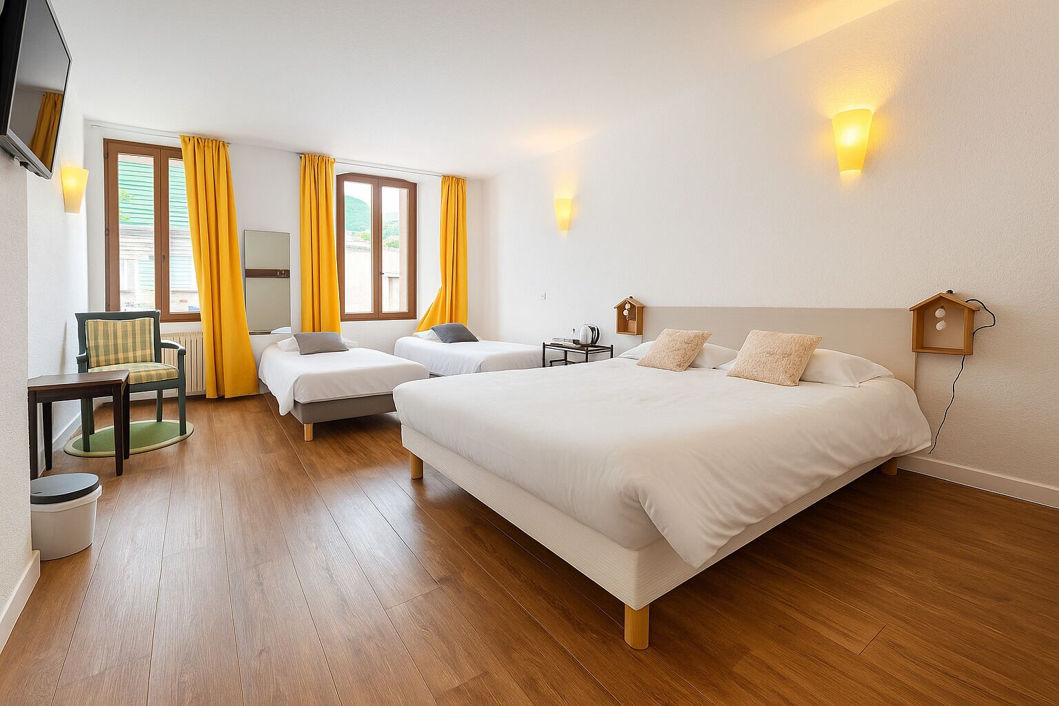 Estúdio superior | Cofres nos quartos, escrivaninha, quartos à prova de som