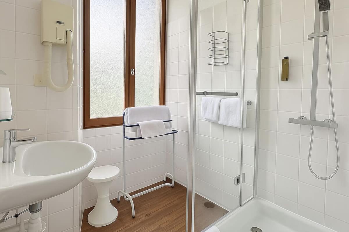 superior quadruple room | deep-soaking bathtub