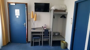 Caja de seguridad en la habitación y escritorio