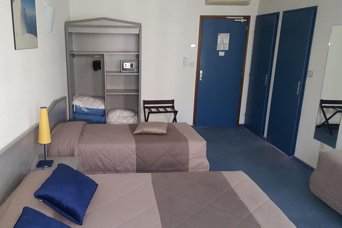 Chambre Quadruple Supérieure | Coffres-forts dans les chambres, bureau, chambres insonorisées