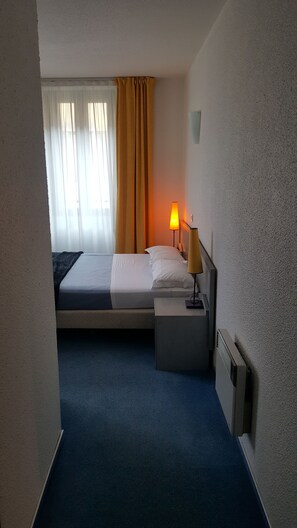 Comfort-Doppelzimmer | Zimmersafe, Schreibtisch, schallisolierte Zimmer, Bügeleisen/Bügelbrett