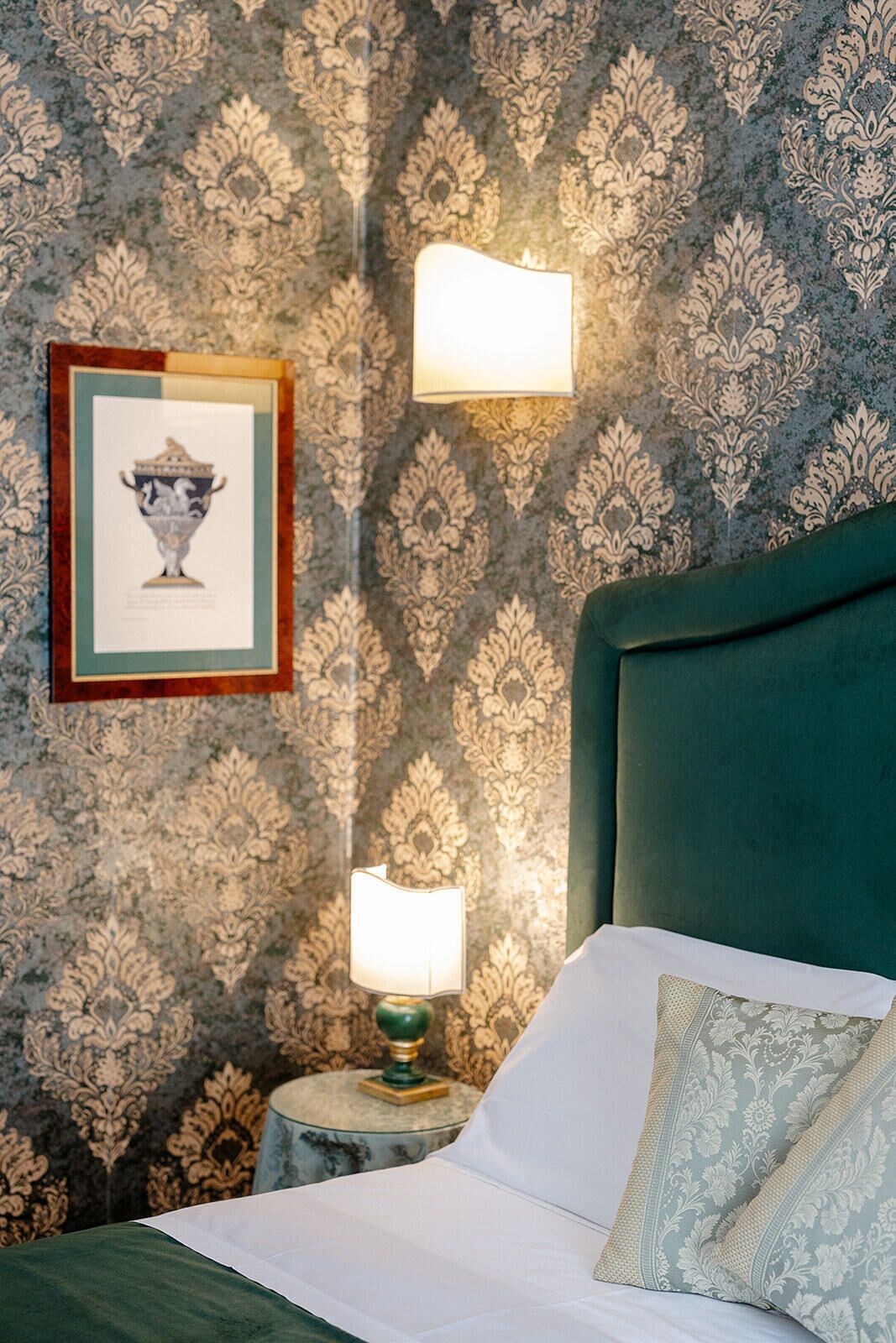 standard double or twin room | minibar, in-room safe, blackout curtains, soundproofing