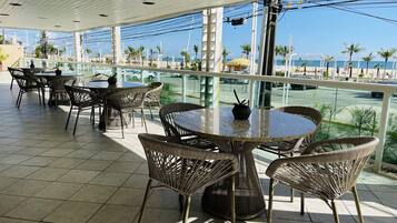 Déjeuner et dßner servis sur place, spécialités Cuisine brésilienne