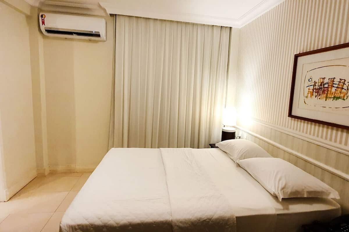 Minibar, két bảo mật tại phòng, bàn 