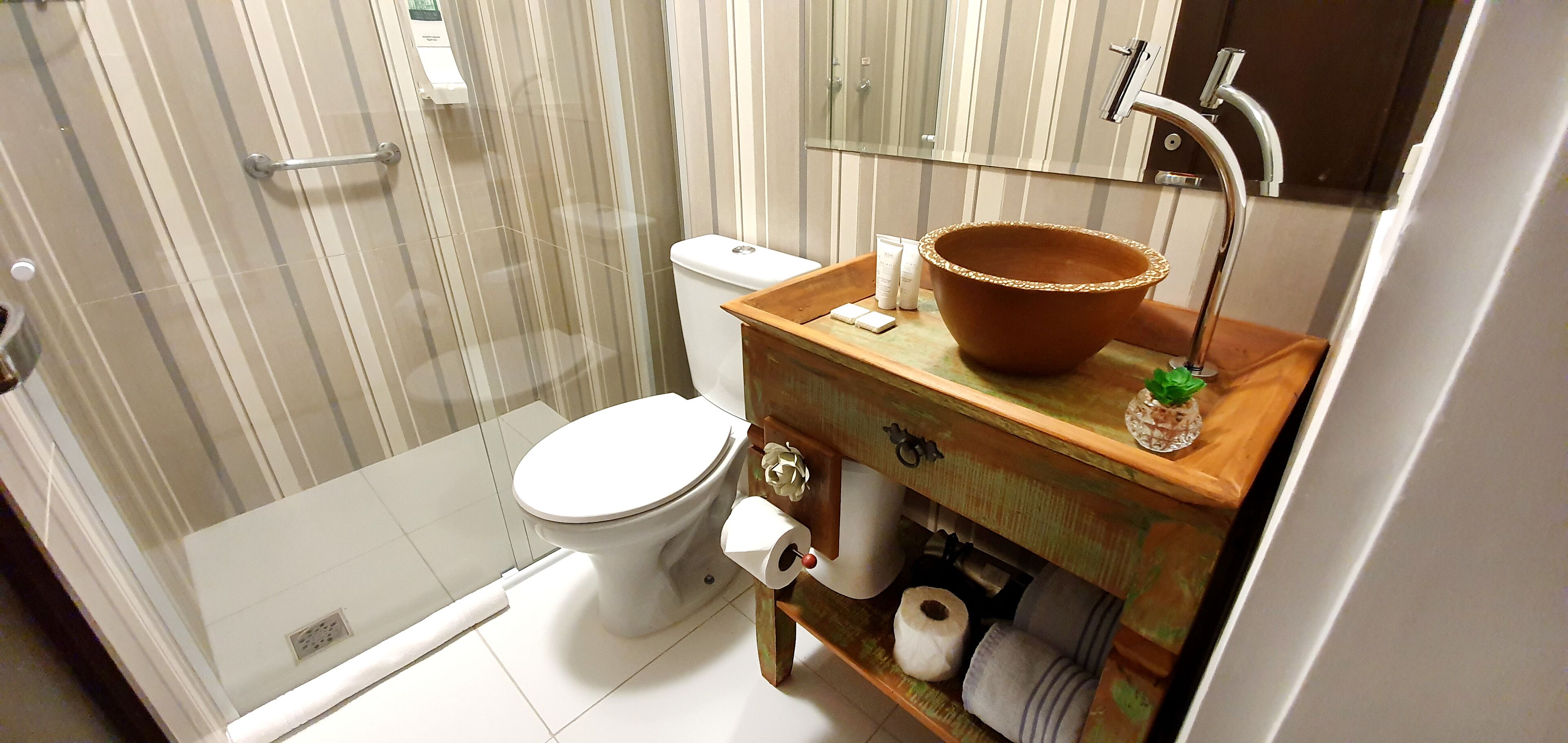 romantic double room, 1 queen bed, balcony, poolside | bathroom | free toiletries, towels, soap, shampoo