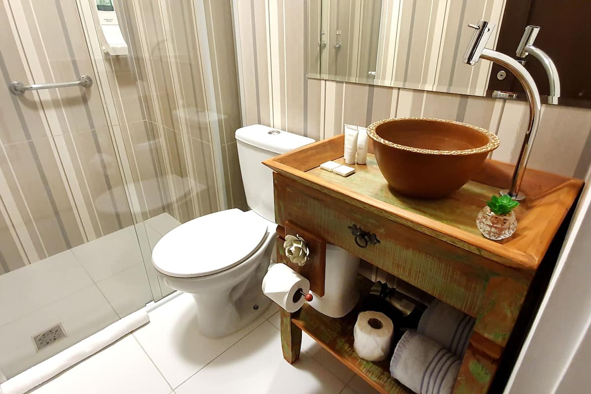 romantic double room, 1 queen bed, balcony, poolside | bathroom | free toiletries, towels, soap, shampoo