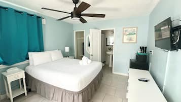 Standard Studio, 1 Queen Bed, Courtyard Area | Individually decorated, individually furnished, free WiFi, bed sheets