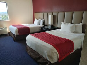 Standard Double Room, 2 Double Beds | Pillowtop beds, individually furnished, desk, iron/ironing board - Hotel Pigeon Forge (Pigeon Forge)