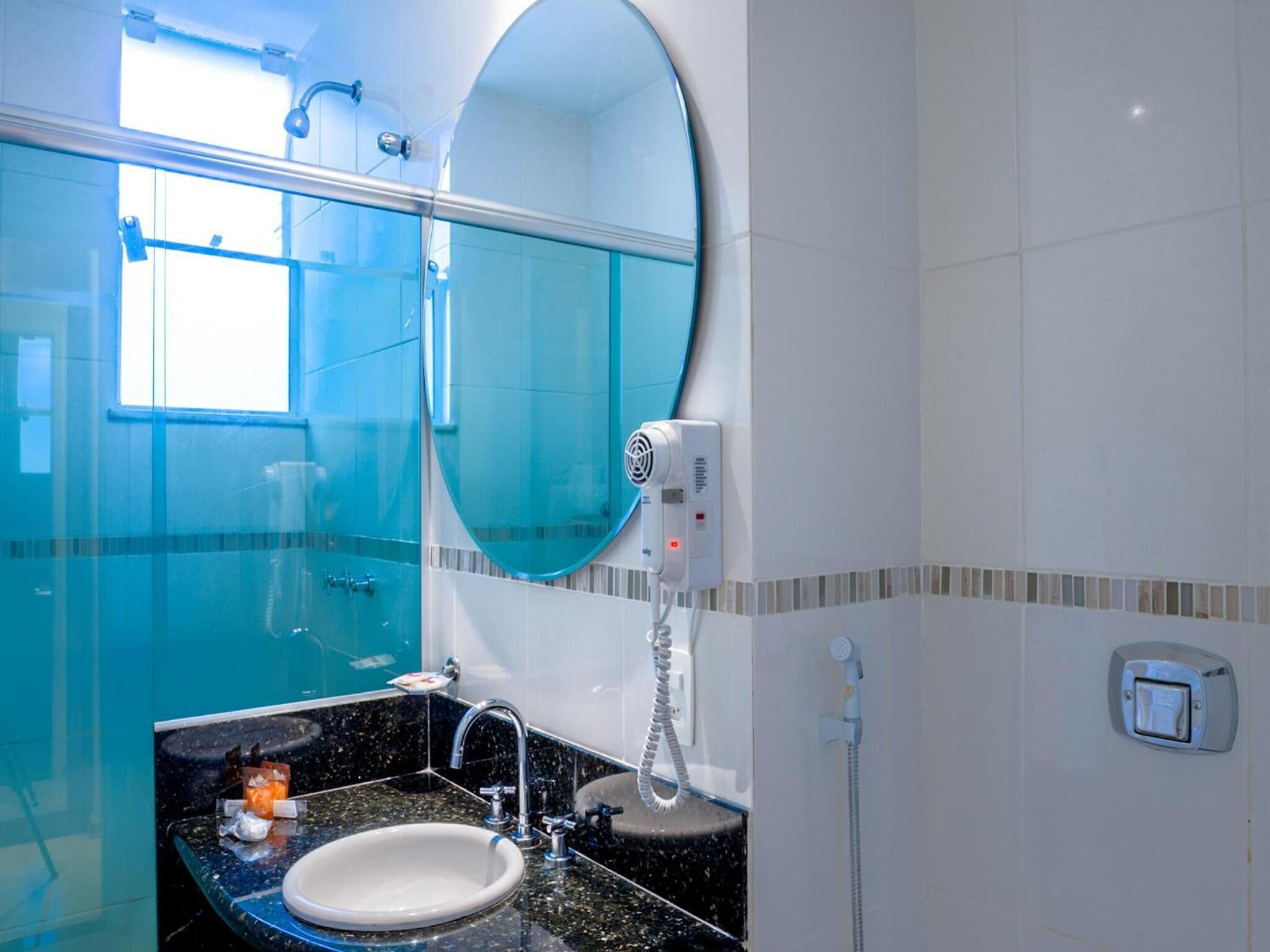 shower, free toiletries, towels