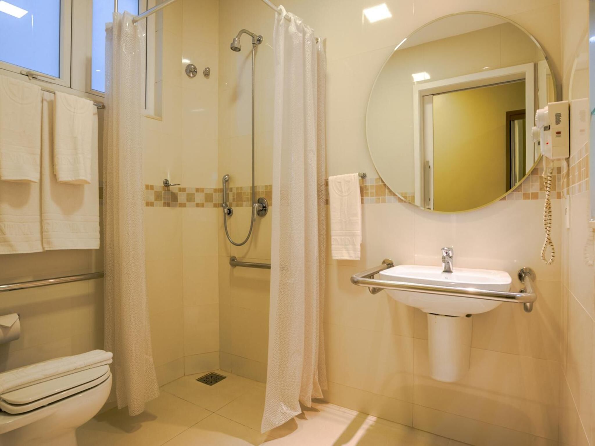 shower, free toiletries, towels